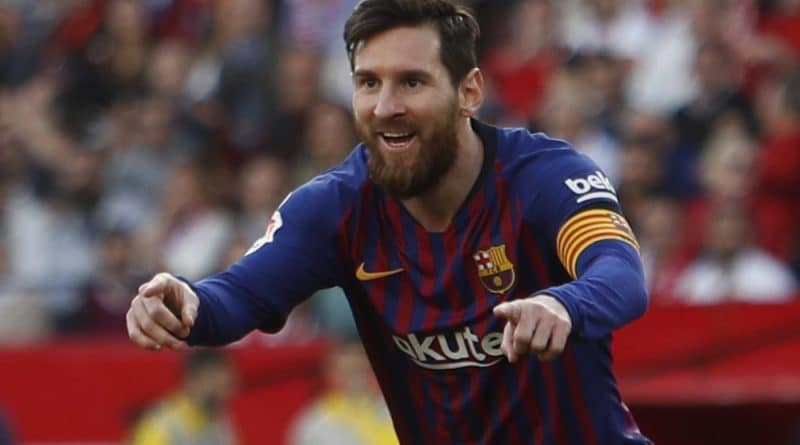 Messi falla 1 penalti y gana otro en Barcelona